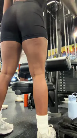 The stubborn back fat is throwing me🗣️  #workout #workoutjourney 