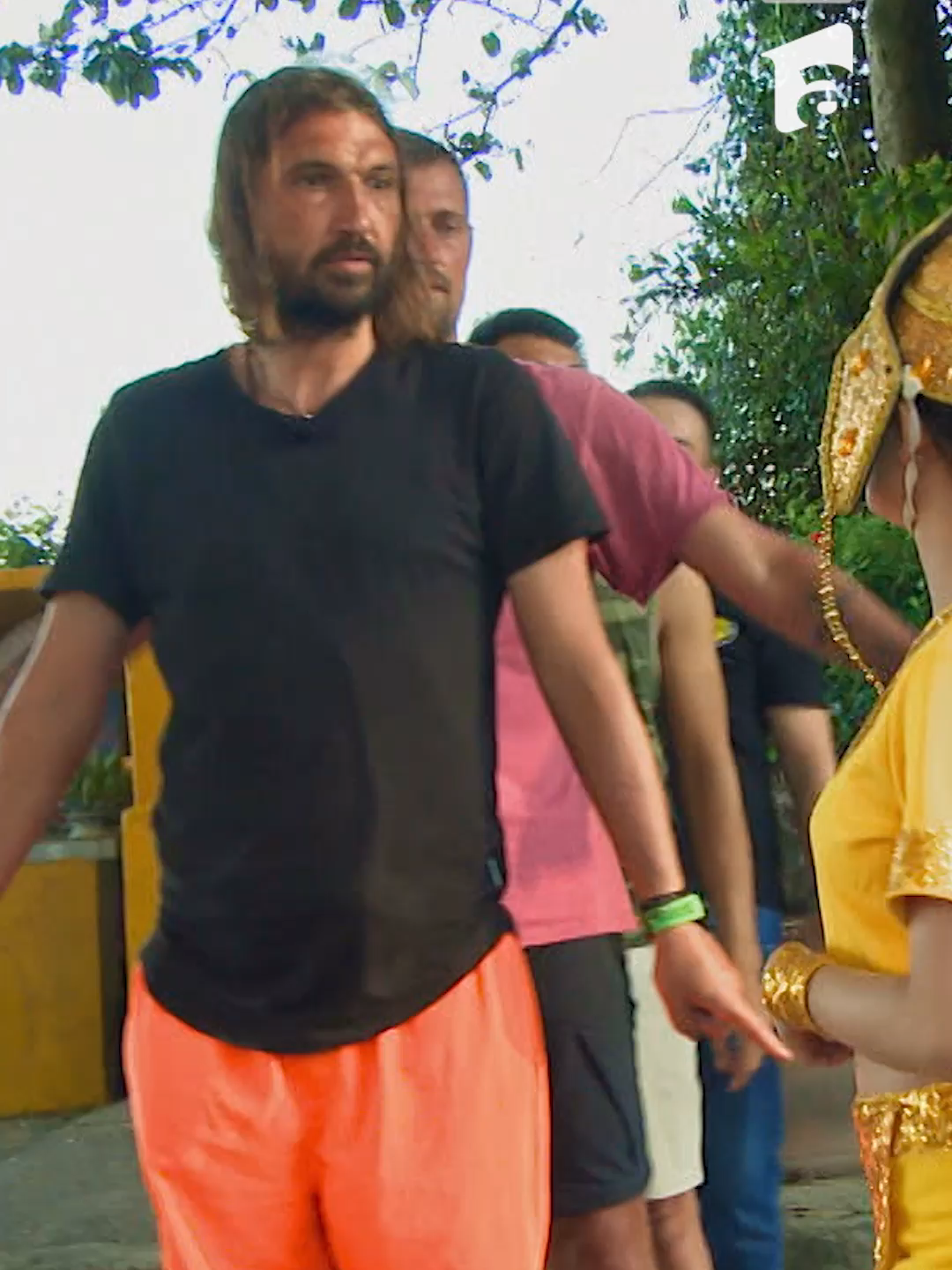 Băieții clar o să fie dansatori profesioniști după această misiune.😂😂 Cu o profesoară așa exigentă, nu există îndoială.💥 #asiaexpress #antena1 #fyp #funnytv #viral #fouryou #tvshow #cursa