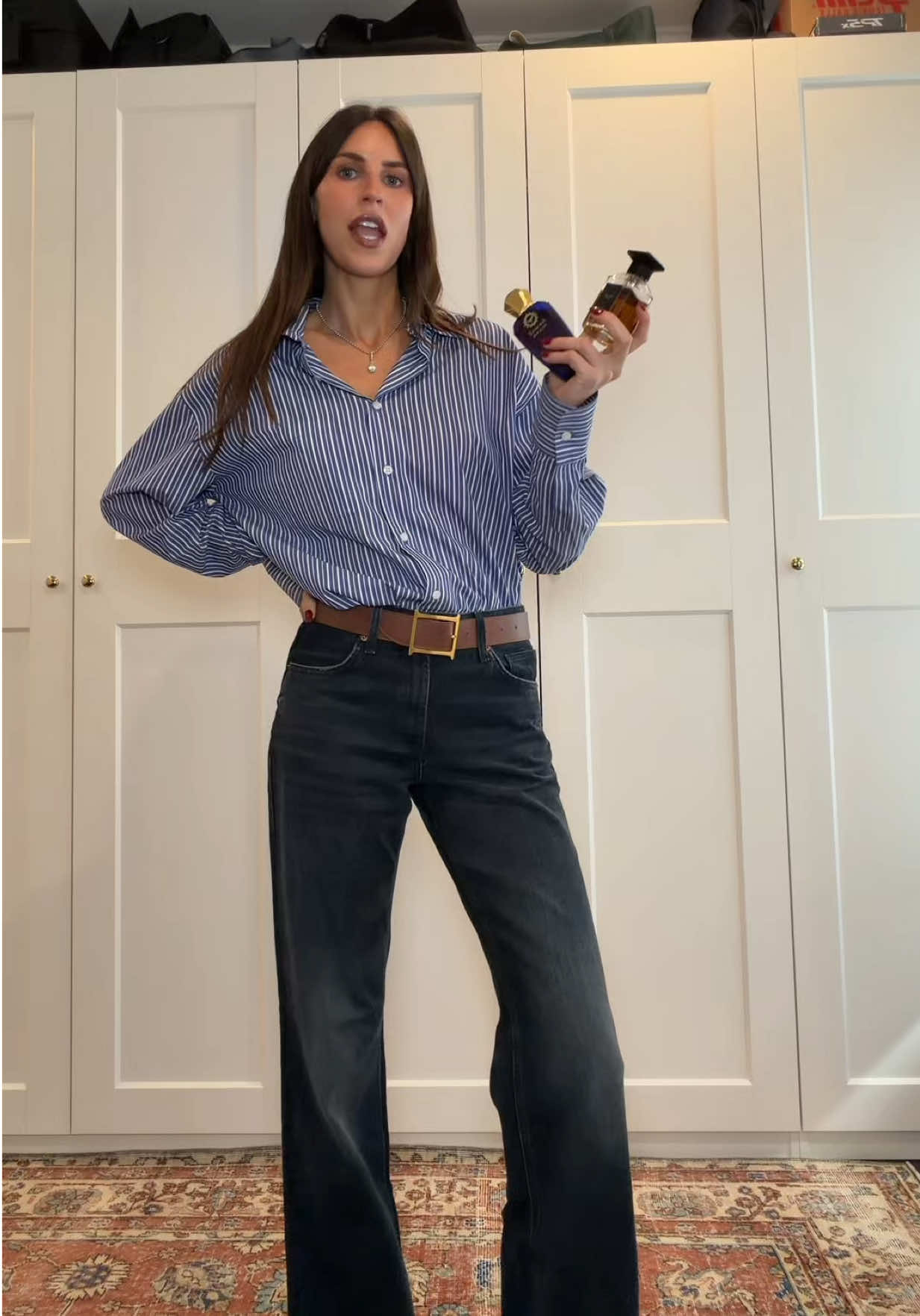 Outfit: @The Frankie Shop top @Elsa Hosk helsa belt Zara jeans  Alaia flats  Perfume combo: @Guerlain angelique noir (don’t come at me for my pronunciation)  @Ahwazfragrance Helwa  #OOTD #workootd #perfume #perfumecombo #fragrancetiktok 