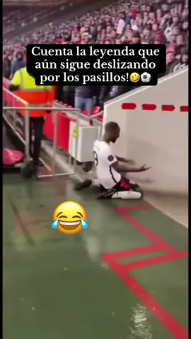Festejo de futbolista, sale mal puente, la leyenda consigue festejando por los pasillos, del arsenal o Real Madrid? Será cierto? Tu que opinas #futbol⚽️ #meme #fyp #fyppppppppppppppppppppppp #wordcup 