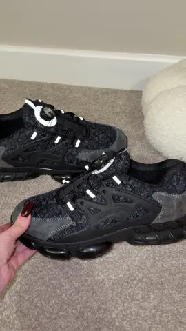 Bargain price on TikTok shop 🖤 #fyp #worktrainers #tiktokshop #hauls 