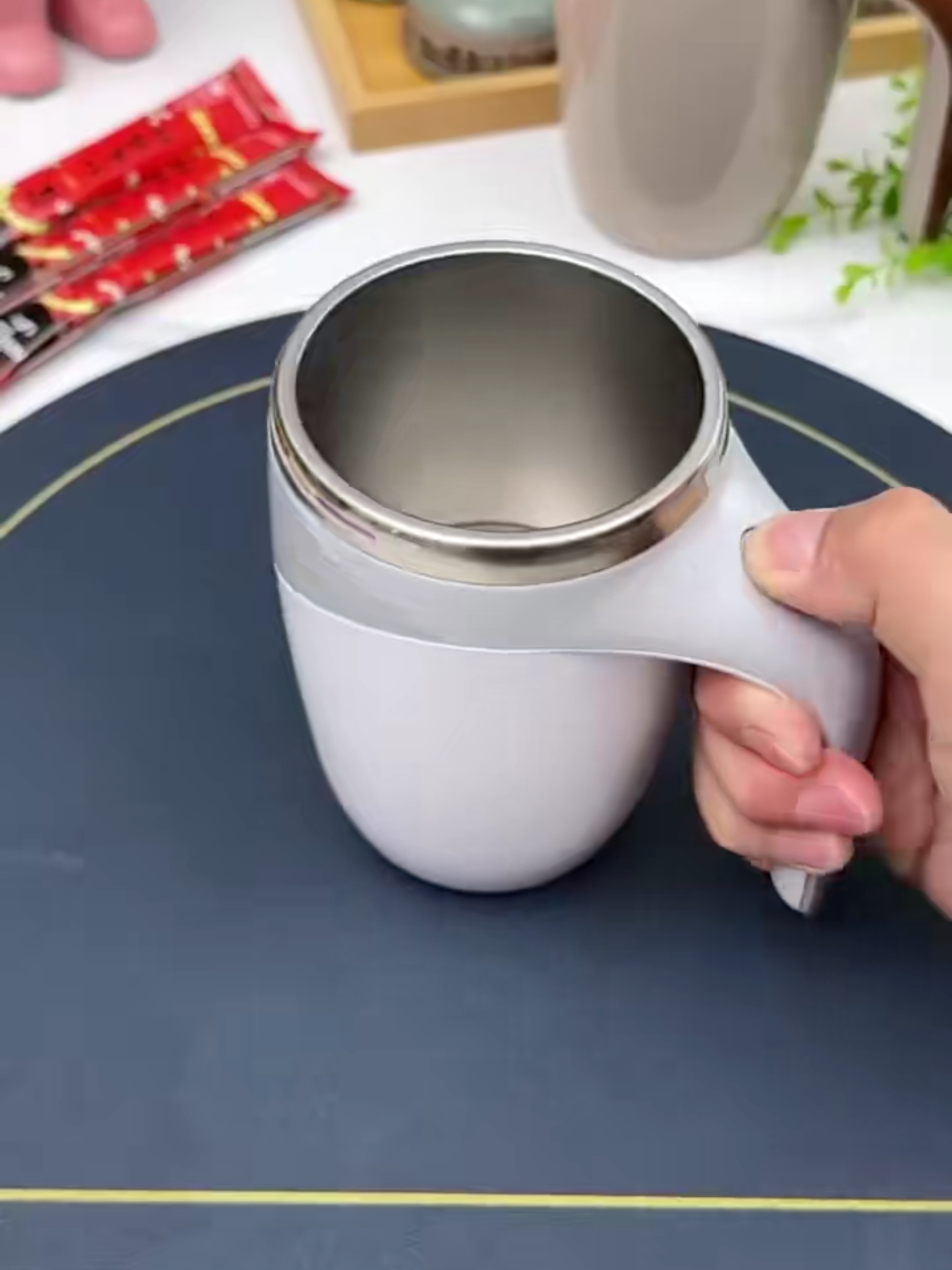 Link in Bio Self Stirring Coffee Mug ☕☕︎ - كوب ذاتي التحريك    or write Cup in comments I will send it to you! !أو أكتب كوب بالتعليقات أرسل لك رابط الشراء  Shop! #coffee #selfstirringmug #TikTokShop #drinks #fyp #digital #digitalproduct #uk #usa