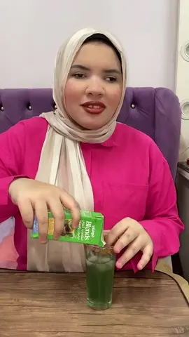 دمتم سالمين،😂  ليه الكفيف بيخلي صباعه على طرف الكوبايه؟ #دمتم_سالمين  #مكفوفين 