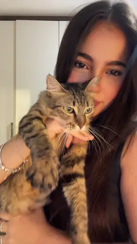 com minha gatinha linda&unha feia
