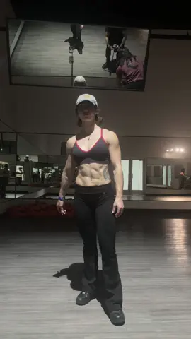 This lighting momentarily cured my depression 🙏 big blessings. Fit is @Gymshark cxde BEEF 