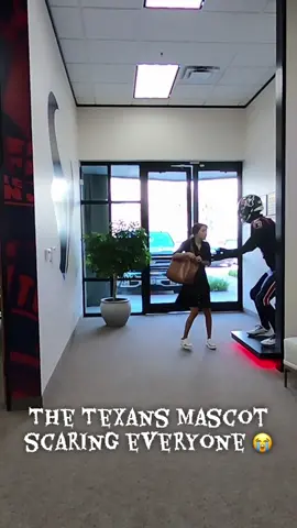 🤣🤣🤣 (via @TORO 🐃) #prank #halloween #espnsocial