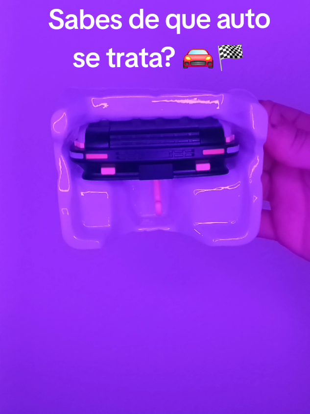 Cada hombre fanático de los autos debería tener esto en su cuarto 🥹 🚘. #llavero #hombres #carros #initiald #autos 