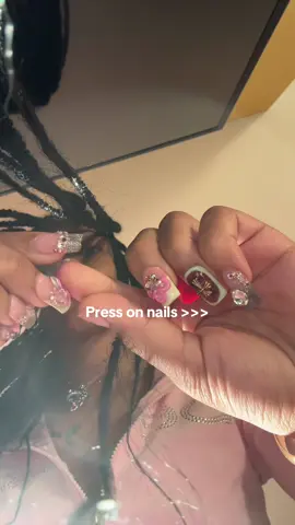 Press on-nails are so convenient and my go to accessory 🫶 #pressonnails #nailtech