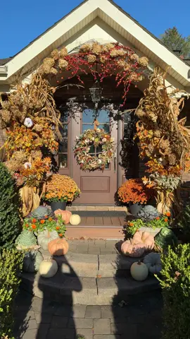 My favorite fall setup ever !!!! 🍂🍁🎃🦉🌻 #falldecor #fallhouse #falldecorating #seasonaldecor 