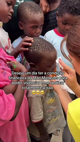 Deus, que o Senhor abençoe e esteja sempre abençoando todos eles. Voluntariar é um gesto lindo que transforma vidas!💛 #africa #fyp #marimenezes @Mari #foryou 
