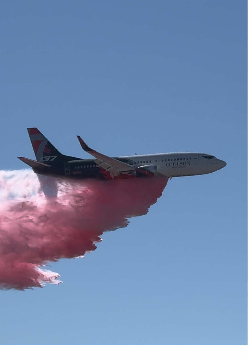 Coulson 137 (737 Fireliner) flies over Santa Maria, CA #firefighter #tanker #boeing #737 #aviation
