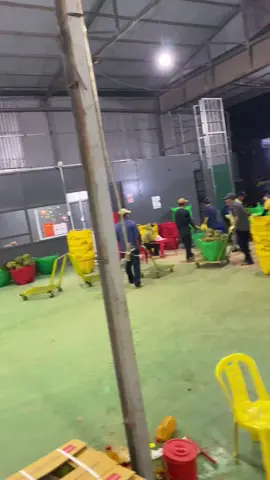 những đứa trẻ thức thâu đêm suốt sáng chỉ vì đồng tiền...😊💵