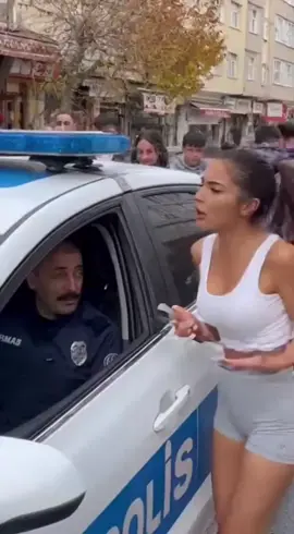 kocam 2 saatine kaybolunca ben😂             #kesfet #keşfet #beniöneçıkart #polis 