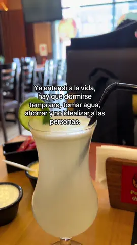 hay que dormirse temprano, tomar agua, ahorrar y no idealizar a las personas 🫰🏼 #frases #dedicar #fyp #foryoupage #viral 