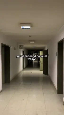 Why is everything still there?!😳 #abandonedhospital #scary #abandonedplaces #urbexworld #exploring 