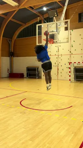 Aidez le à trouver un club svp #pourtoii #basketball #dunk #CapCut 
