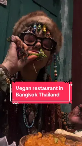 I only paid 13.60 in us dollars for this whole meal! 10/10! #vegancafe #vaganinthailand #veganfoodinthailand #bangkokthailand #plantbasedbangkokthailand 