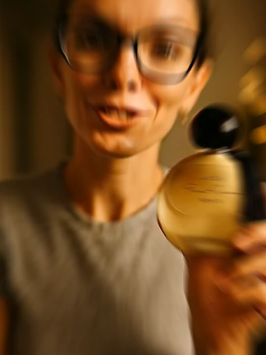 El perfume AVON Gold es sinónimo de lujo y distinción. Una fragancia AVON intensa, elegante y con ese brillo especial que te hace destacar. Cada botella de Gold AVON refleja la calidad y elegancia que caracterizan a los perfumes AVON. Si te encantan las fragancias sofisticadas, elige AVON Gold original en mi TikTok Shop. Perfumes AVON de alta calidad, con aroma duradero y 100 % originales. #fragance #TikTokShop #paratiiiiiiiiiiiiiiiiiiiiiiiiiiiiiii #parati