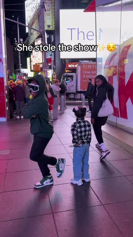 Mom’s her biggest fan🥰💖