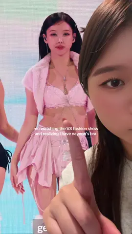 now i need tzuyu’s hehe.. #twice #vsfashionshow  