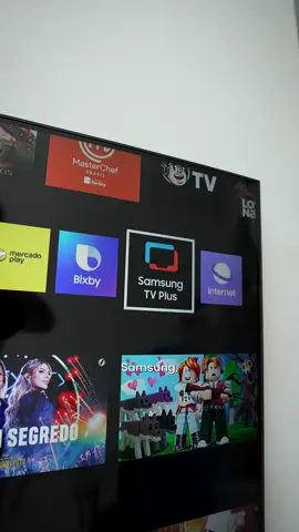 Você sabia que a sua TV Samsung já vem com mais de 400 canais gratuitos? O Samsung TV Plus é uma plataforma que já vem instalada na TV, com canais de filmes, esportes, notícias, música, novelas e conteúdo infantil, tudo isso sem assinatura, sem app e sem pagar nada. É só ligar e assistir. Simples assim. É por isso que chamam de TV Tudo em 1, muito além de uma TV. 📍 Cupom: TV5OFF — 5% de desconto válido no site e app (apenas para TVs) #publi #SamsungTVPlus #TVTudoEm1 #tvsamsung #CanaisGratis   @Samsung Brasil 