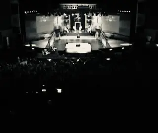 ليه تطعني وانا ميت بليا ماكفاك الي حصلي قبل ساعة كن بين همومي وبينك حميا جيتكم واحد وجيتوني جماعة انت منا والمصايب من هنيا كلكم ضدي ترى ماهي شجاعة #حامد_زيد #B 