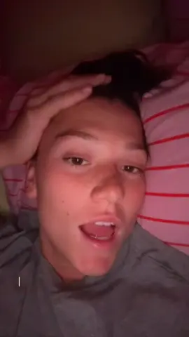 when your friends are cronically online it's hard to prank them  @taysmith__  @shanaedavison  #prank #cronicallyonline #housemates #fyp 