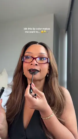 it’s kinda giving SIT!! 😭😭😭 #outtakes #getreadywithme #lipcombo #lipcombotutorials #lipcombogirls 