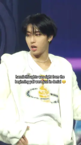 I know Jisung secretly follows her 