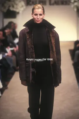 Ralph Lauren Fall/Winter 1996. #Runway #90sfashion #gisellebündchen #naomicampbell 