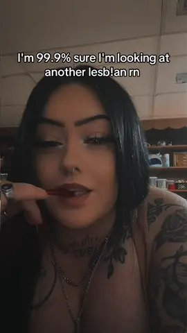 #wlw #lesbiansoftiktok #lesbiantok #wuhluhwuh 