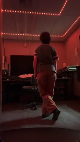 I’m not a dancer guys please be nice I was bored and caffeinated  #hadestown #theatrekid #musicaltheatre #dance #brodway