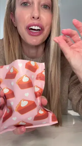 It’s the combo bite 🍎🍏🥧🍫 #rubybond #tastetest #candy #chocolate #applepie #thanksgiving #fallaesthetic 