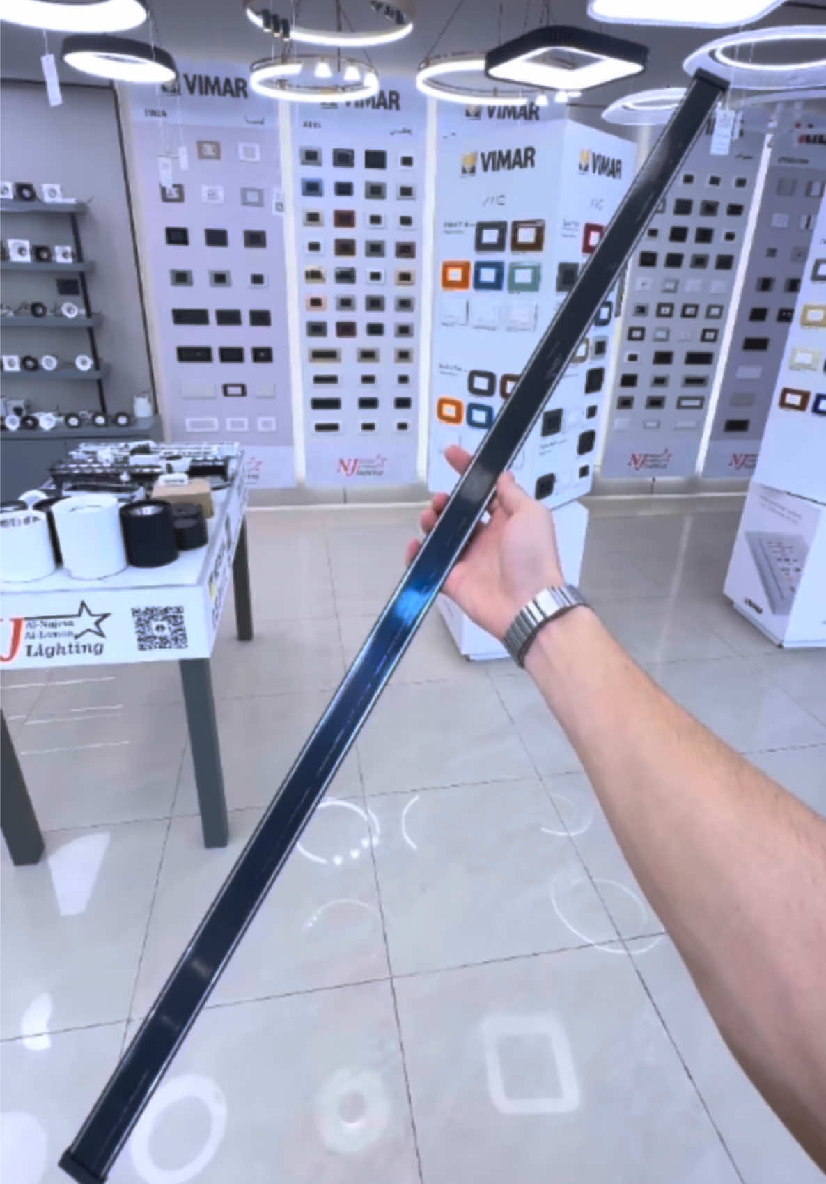 شن الفرق بيناتهم 🤔❗️ #nj_lighting #مواد_كهربائية #سبوتلايت #explore #fupシ 