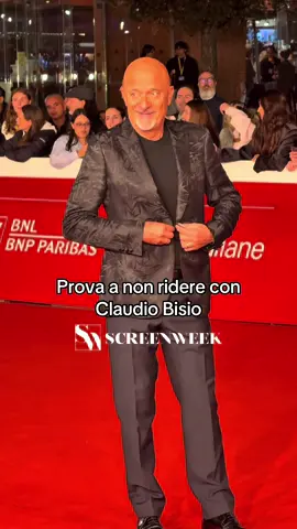 Claudio Bisio improvvisa e fa ridere il Red Carpet della Festa del Cinema di Roma #RoFF20 #FestaDelCinema #FestaDelCinemaDiRoma #ClaudioBisio