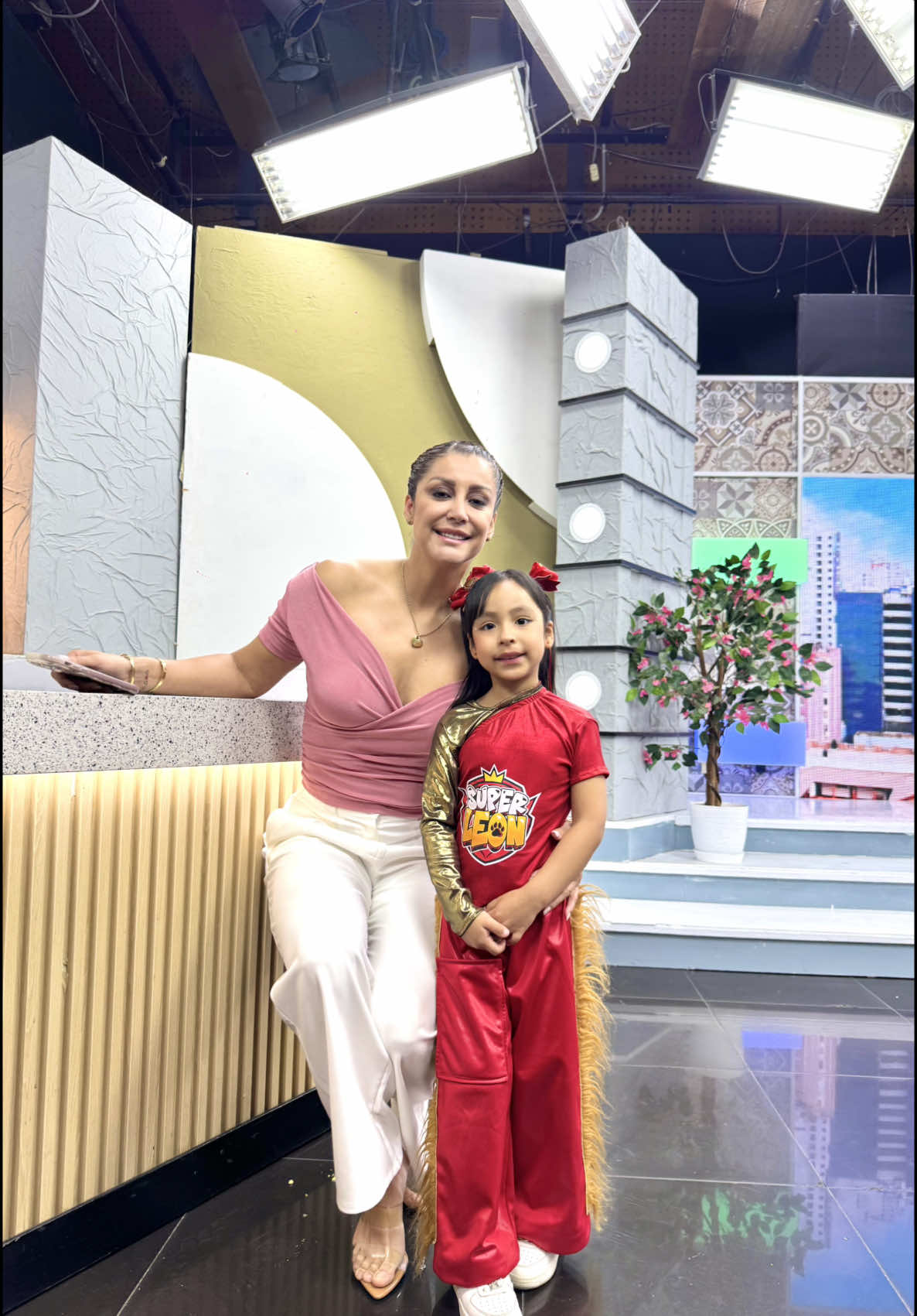 @latarazona  #shiny #shinytrend con Karla Tarazona #fyp 