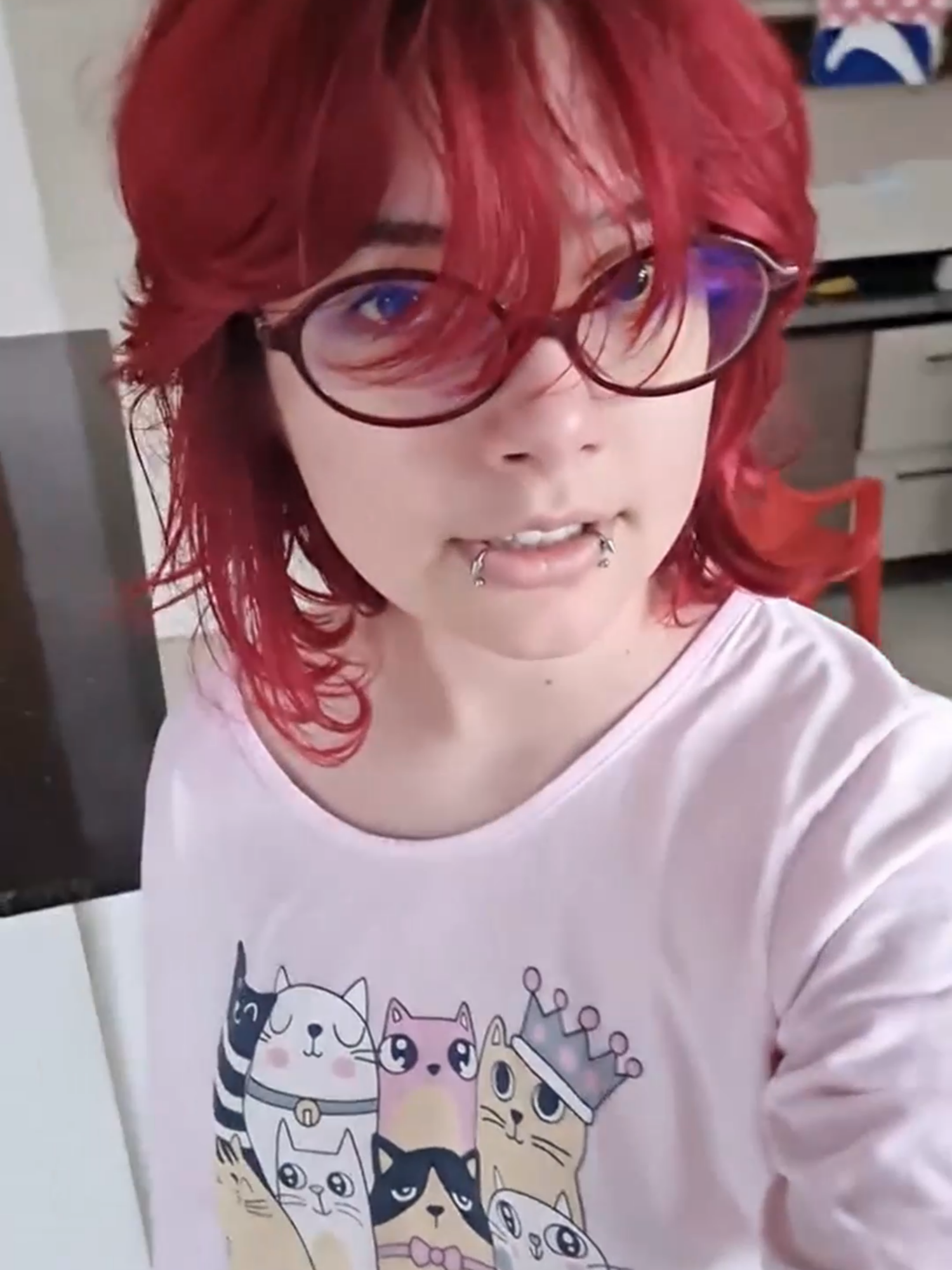 to morando solita na casa do meu pai, porém a casa é no mesmo terreno que a outra dele então não estou passando necessidades, eu postei uma foto no insta explicando o que ocorreu com minha mamis <3