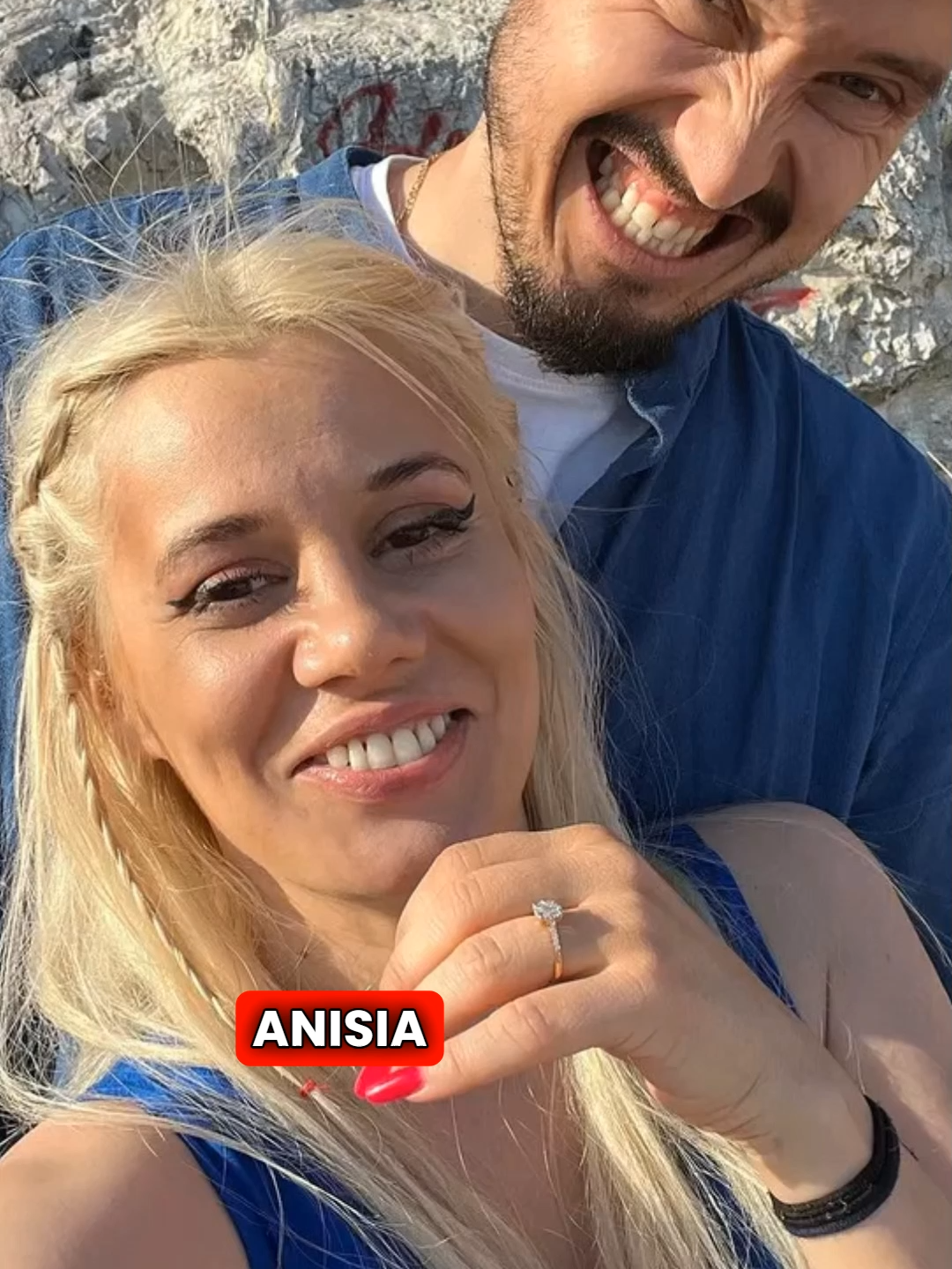 Anisia Gafton a fost cerută în căsătorie, însă declarația ei a surprins pe toată lumea. „Nu sunt sigură, nu știu ce alegere o să fac”, a spus vedeta, sinceră și fără filtre. Deși se bucură de dragoste, Anisia vrea să fie convinsă că face pasul cel bun. Fanii au lăudat-o pentru maturitatea cu care abordează relația și pentru faptul că își ascultă instinctul. O lecție de viață despre cum să nu te grăbești atunci când vine vorba de iubire.