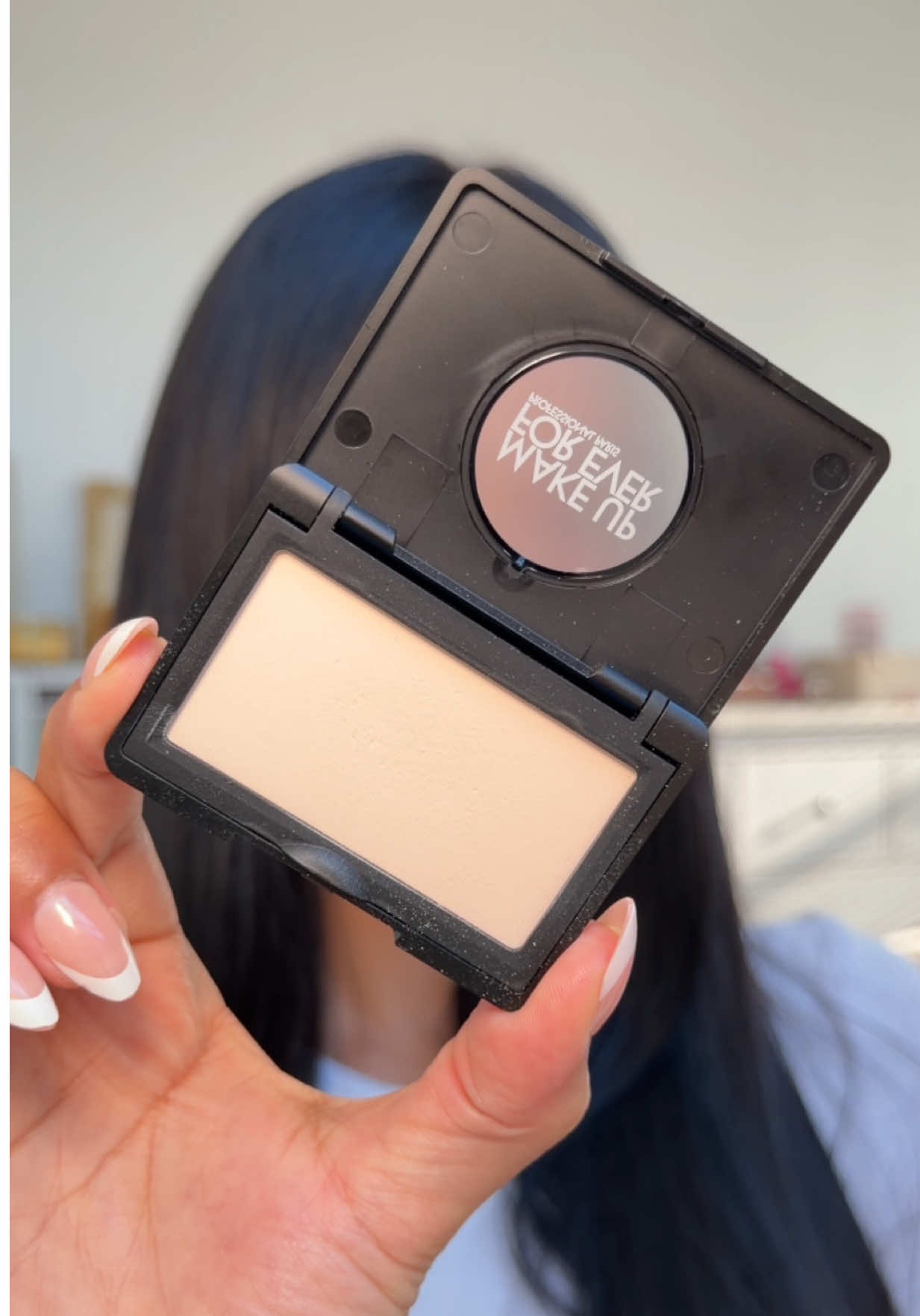 Taking my makeup to the next level with @MakeUpForEverUSA artist color highlighter H100 🔥 #viralmakeup #makeupforever #mattemakeup #brightundereye 
