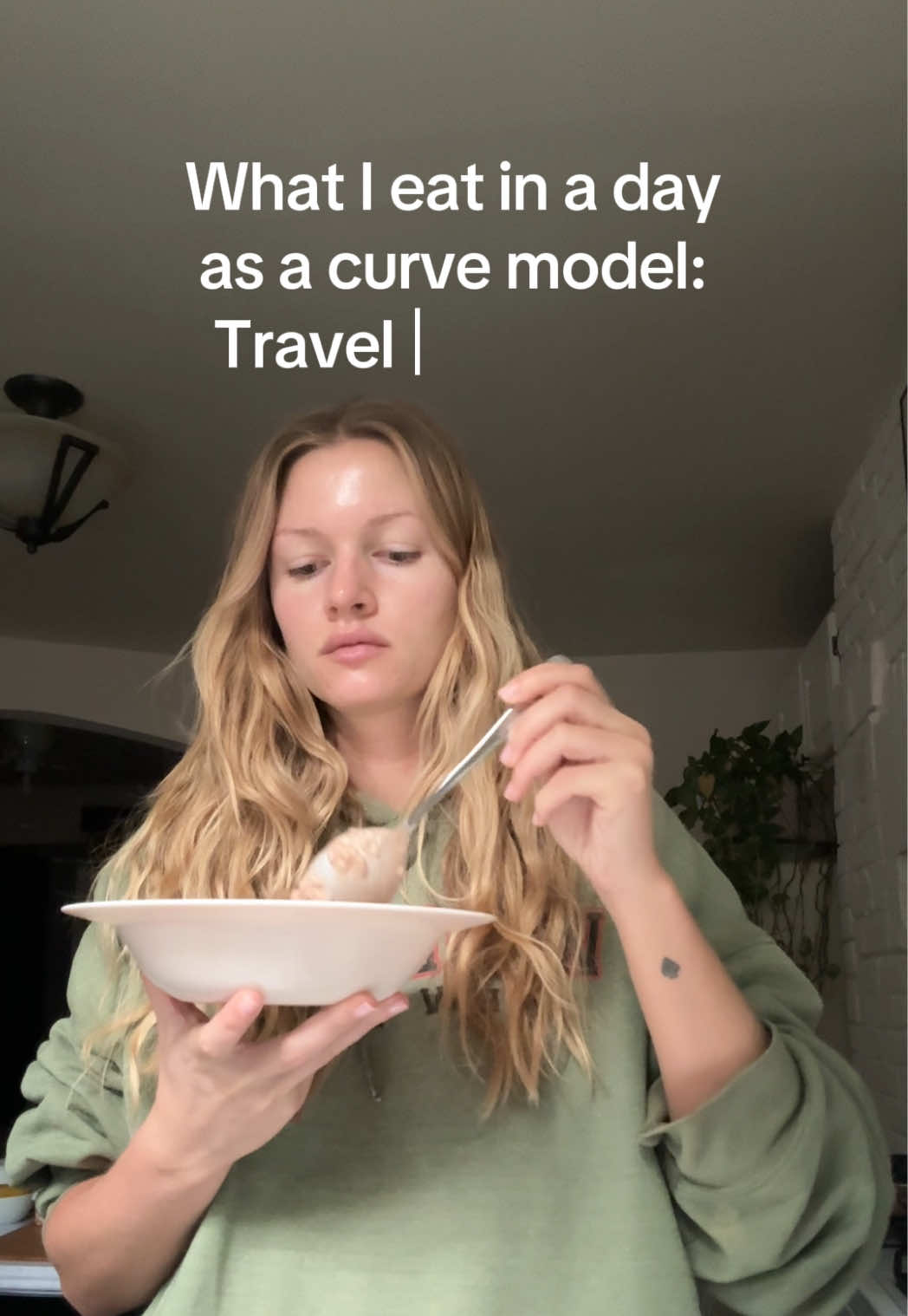 everything I ate on my travel day to Pittsburgh 💫 #wieiad #model #modellife #pcos 