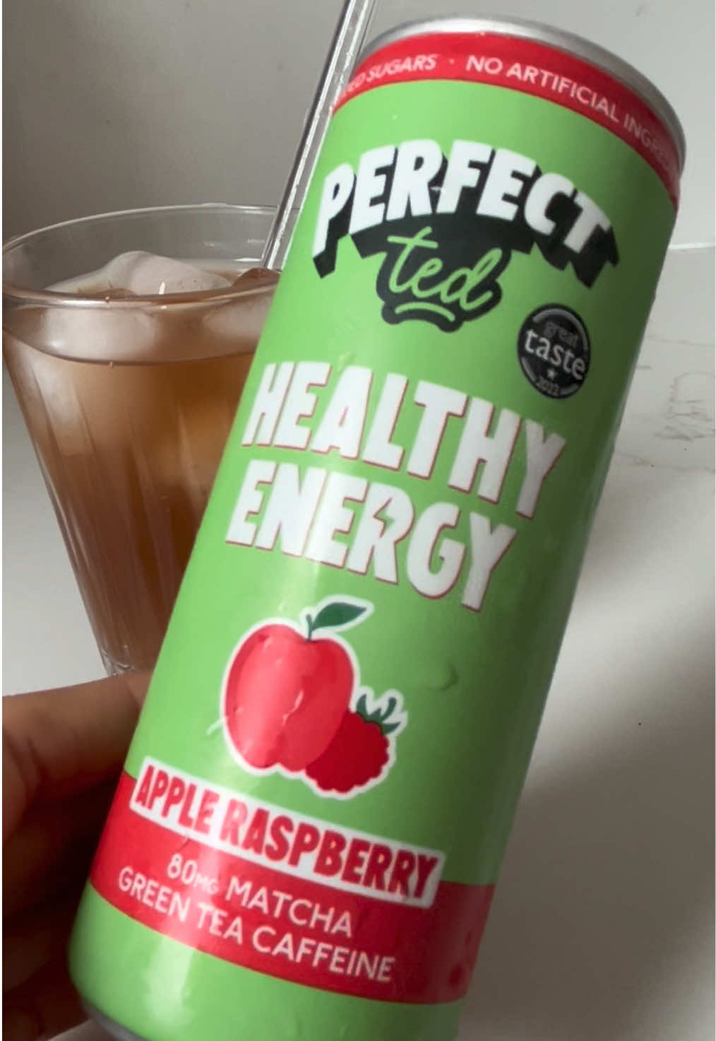 Pretty incredible how @PerfectTed has formulated matcha into an energy drink!  I was pleasantly surprised with the subtle fruity flavours and it was really refreshing. I felt perked up almost immediately. The taste of matcha was very mild and the drink wasn’t green which left me really confused at first 😆 You got me there Ted!  Definitely worth switching things up from your usual energy drinks if you fancy some healthy energy!  Ad @Social Tip  #testandreview #producttester #matchaenergy #thesocialtip 