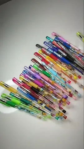 Canetinhas coloridas de glitter, tons pastéis e neons. Escolha o seu kit. #canetinhascoloridas #canetinhasdeglitter #desenho #nostalgia 