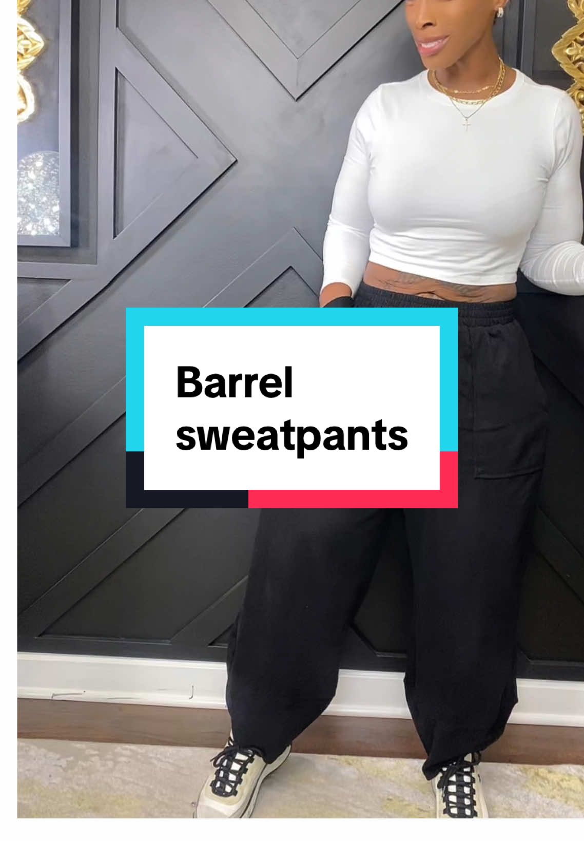 That relaxed, baggy fit + elastic waistband = ultimate cozy but still giving streetwear chic 👏 Perfect for fall errands, lounging, or pairing with a cropped hoodie for that off-duty model look ✨ Trust me, you’ll live in these 🫶” #TikTokMadeMeBuyIt #FallFinds #ComfyButCute #BarrelSweatpants #StreetwearStyle
