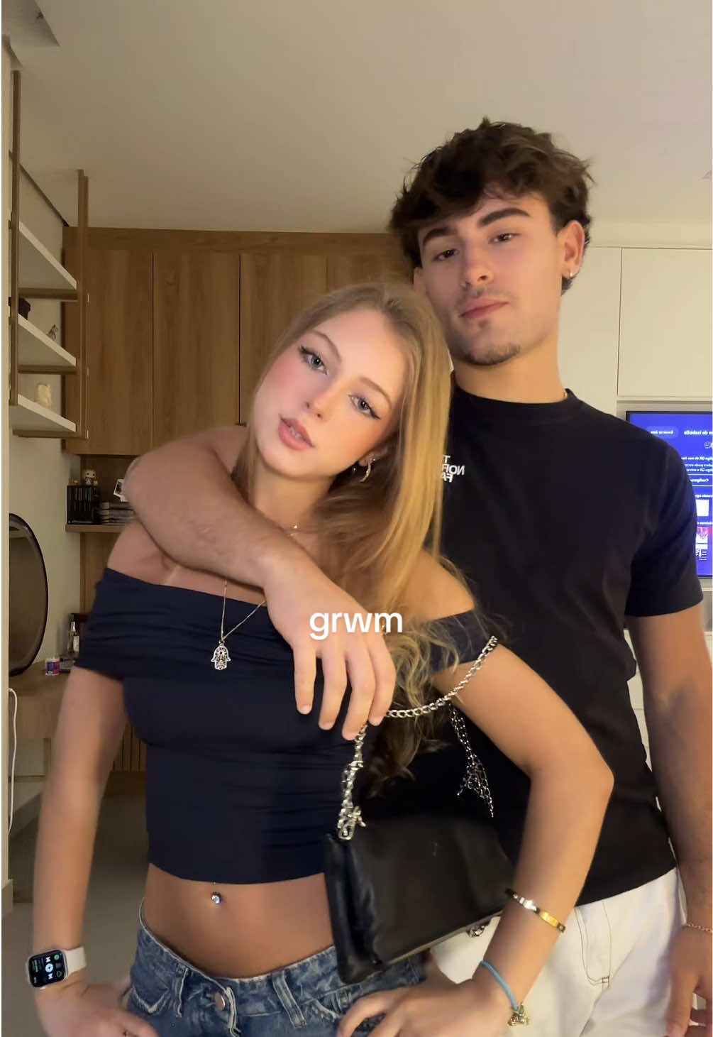arrumem-se com a gente pro aniver do migo 👩🏼‍❤️‍💋‍👨🏻 #fyp #grwm #namorados 