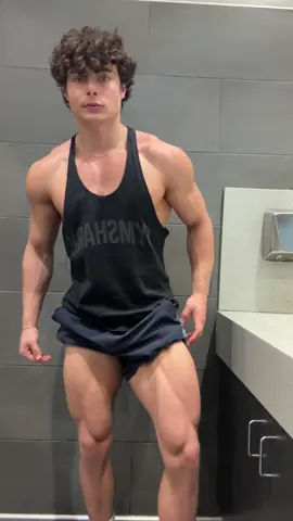 staying balanced #shredded #gym #bodybuilding #aesthetic #fyp 