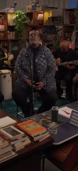 Melhor eu ir - Péricles. Quem aí amou nossa escolha pro mesinha? 🇧🇷 #mpb #pagodinho #pericles #tinydesk #musica 