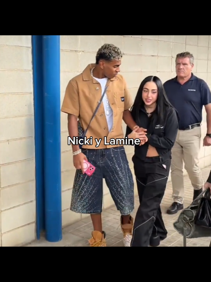 de casualidad no me quieren adoptar? @Lamine Yamal @naiki #lamineyamal #nickinicole #tiktok #viraal #famoso 