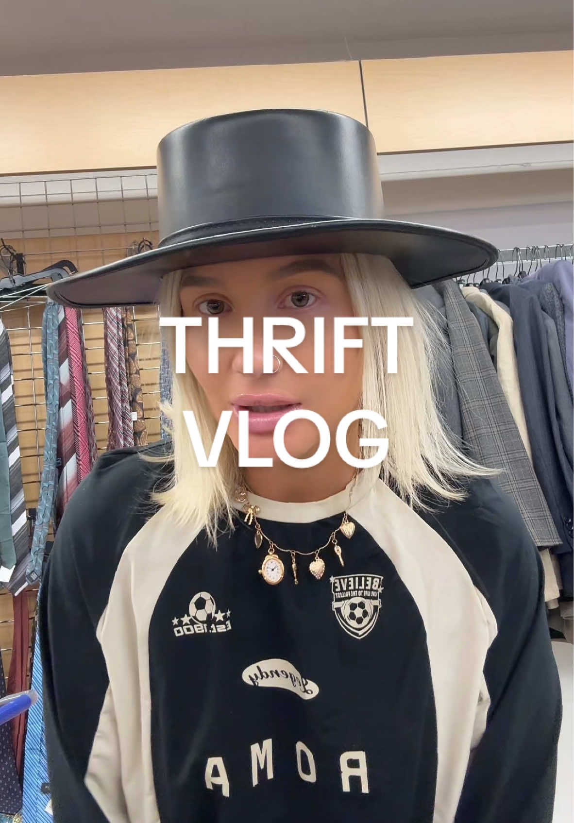 What are you being for halloween??? #minivlog #thrifting #thriftwithme #spendthedaywithme 