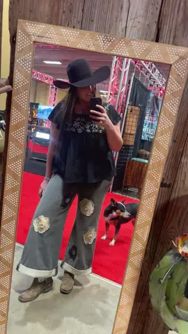 New felt who dis #capitalhatters #customfelthat #100X 