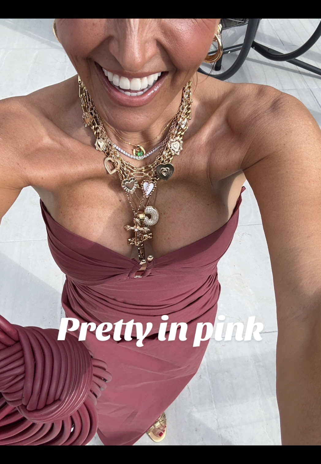 Event ready!  Love this dress and color! Perfect for a night out! Dresses for fall!  Fall fashion!  #fallfashion #dresses #cocktaildresses #chic #prettyinpink 